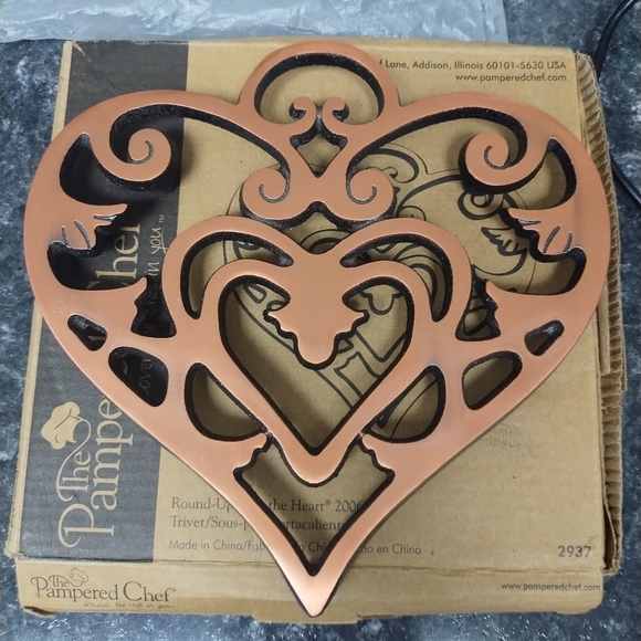 The Pampered Chef Heart Trivet - Picture 1 of 6
